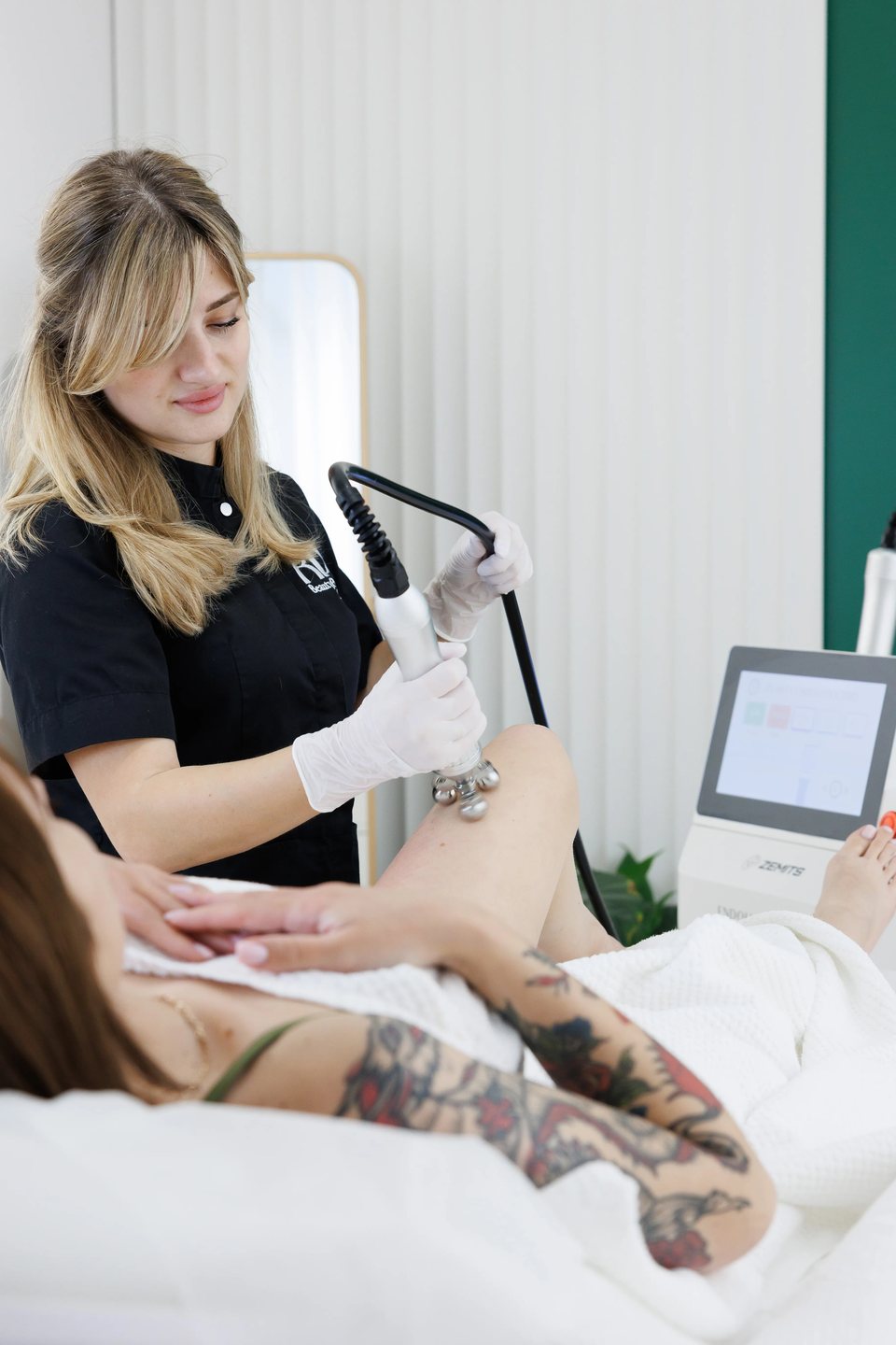 Beauty Point specialist performing a treatment at the clinic